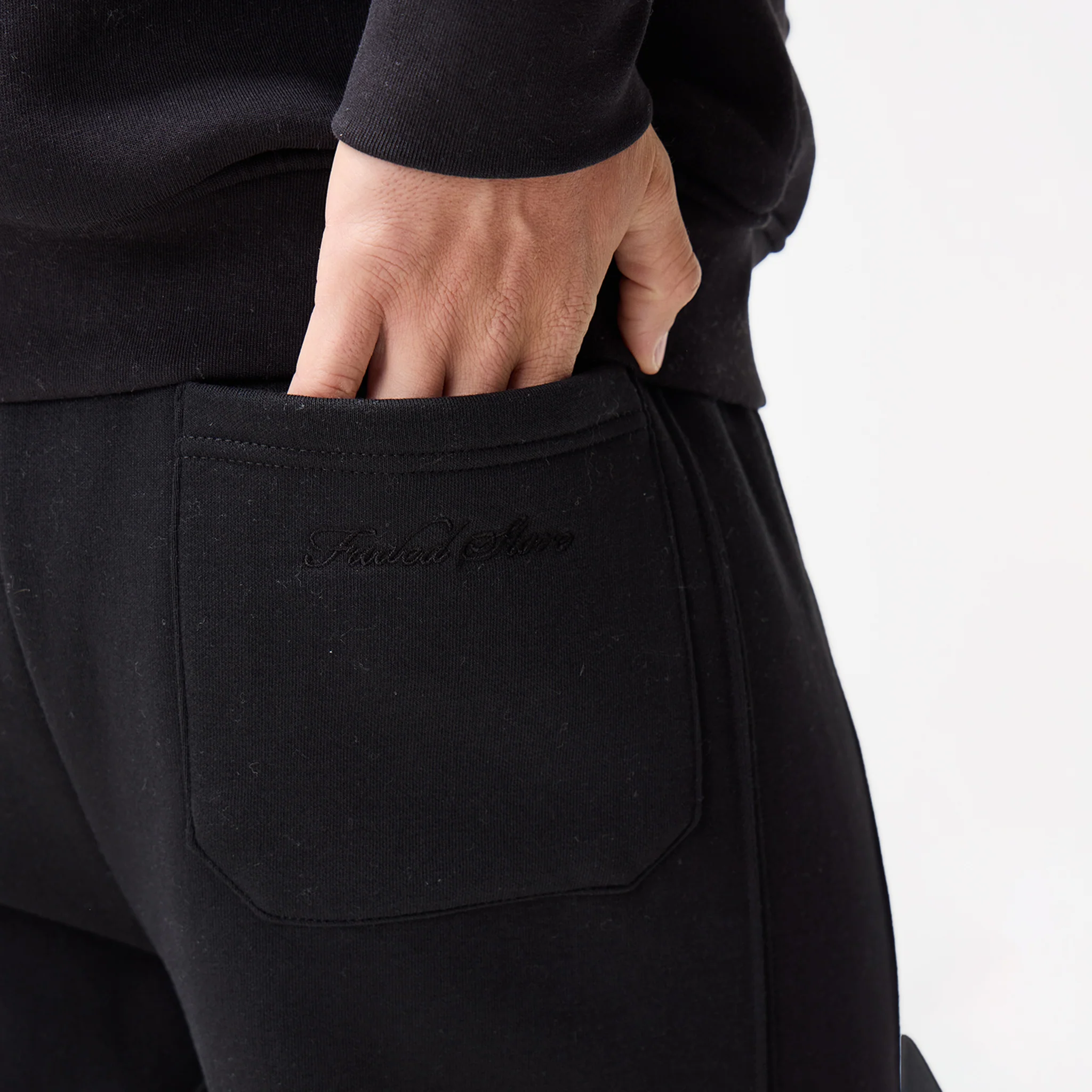 Open Hem Jogger | Black - Image 4