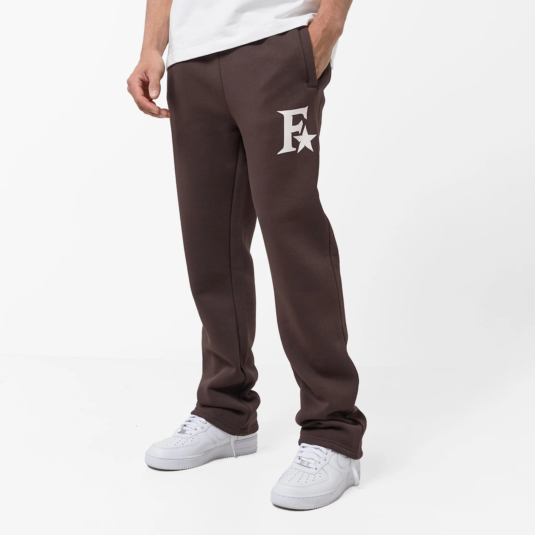 Star Icon Open Hem Jogger | Dark Brown